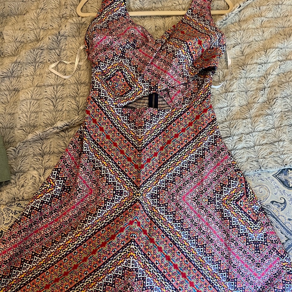 Jessica Simpson paisley pattern mini dress with cutout